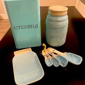 Light blue kitchen set